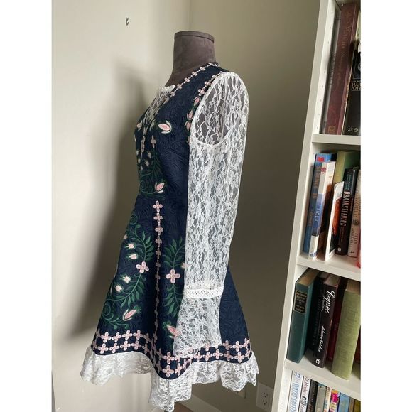 💙 Comino Couture Embroidered Lace Dress - Picture 14 of 16